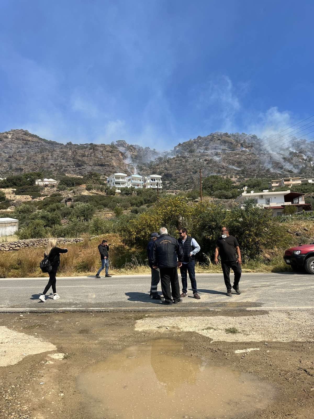 Ολονύχτια μάχη στο πύρινο μέτωπο της Ιεράπετρας - Έγιναν στάχτη χιλιάδες στρέμματα