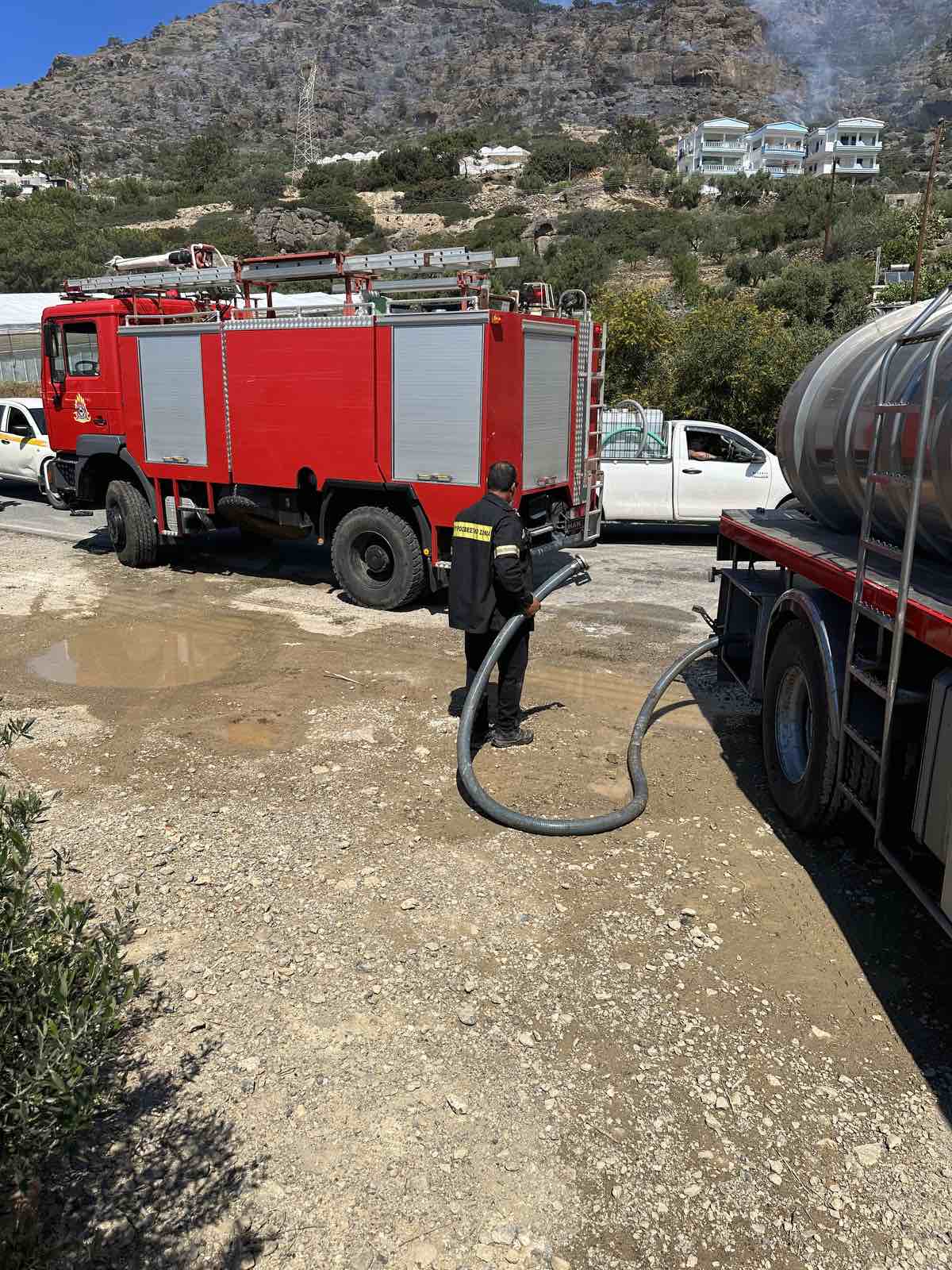 Ολονύχτια μάχη στο πύρινο μέτωπο της Ιεράπετρας - Έγιναν στάχτη χιλιάδες στρέμματα