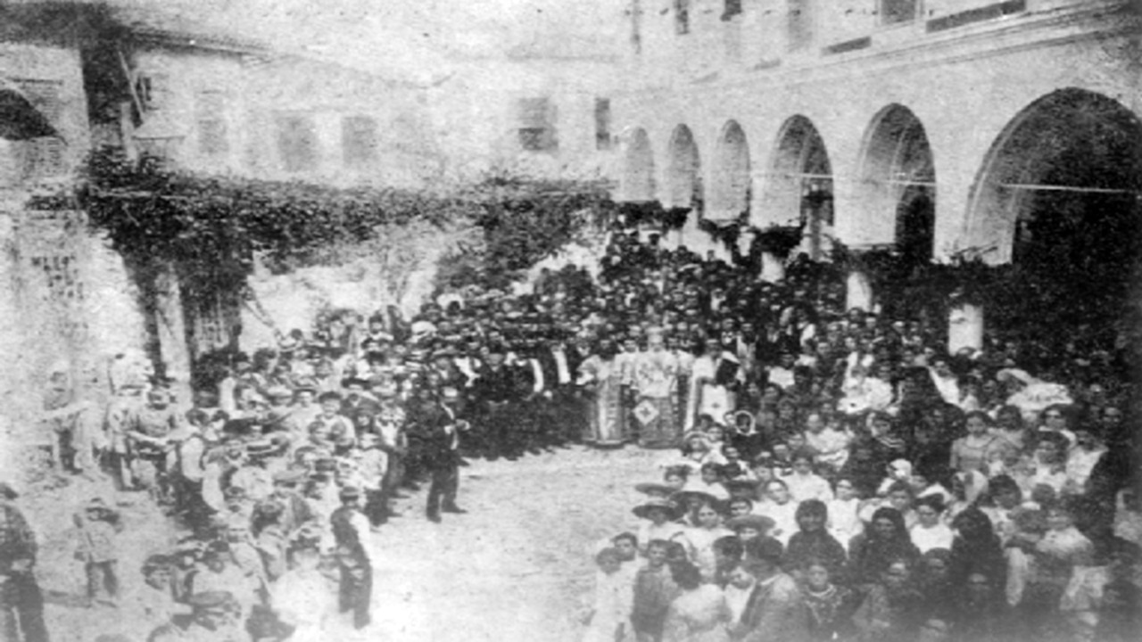  «Τσακιρμιζέ», ερωτικό τραγούδι Ερυθραίας Μικράς Ασίας. 