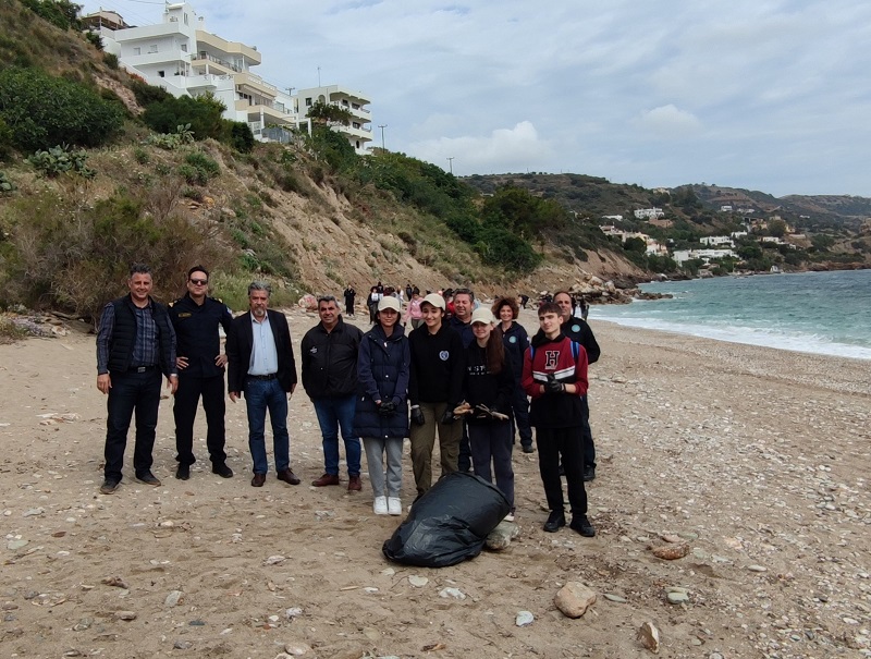 Περιβαλλοντική δράση από τους μαθητές του Πρότυπου – Πειραματικού Γυμνασίου στην παραλία της Παντάνασσας με την υποστήριξη του Δήμου Μαλεβιζίου