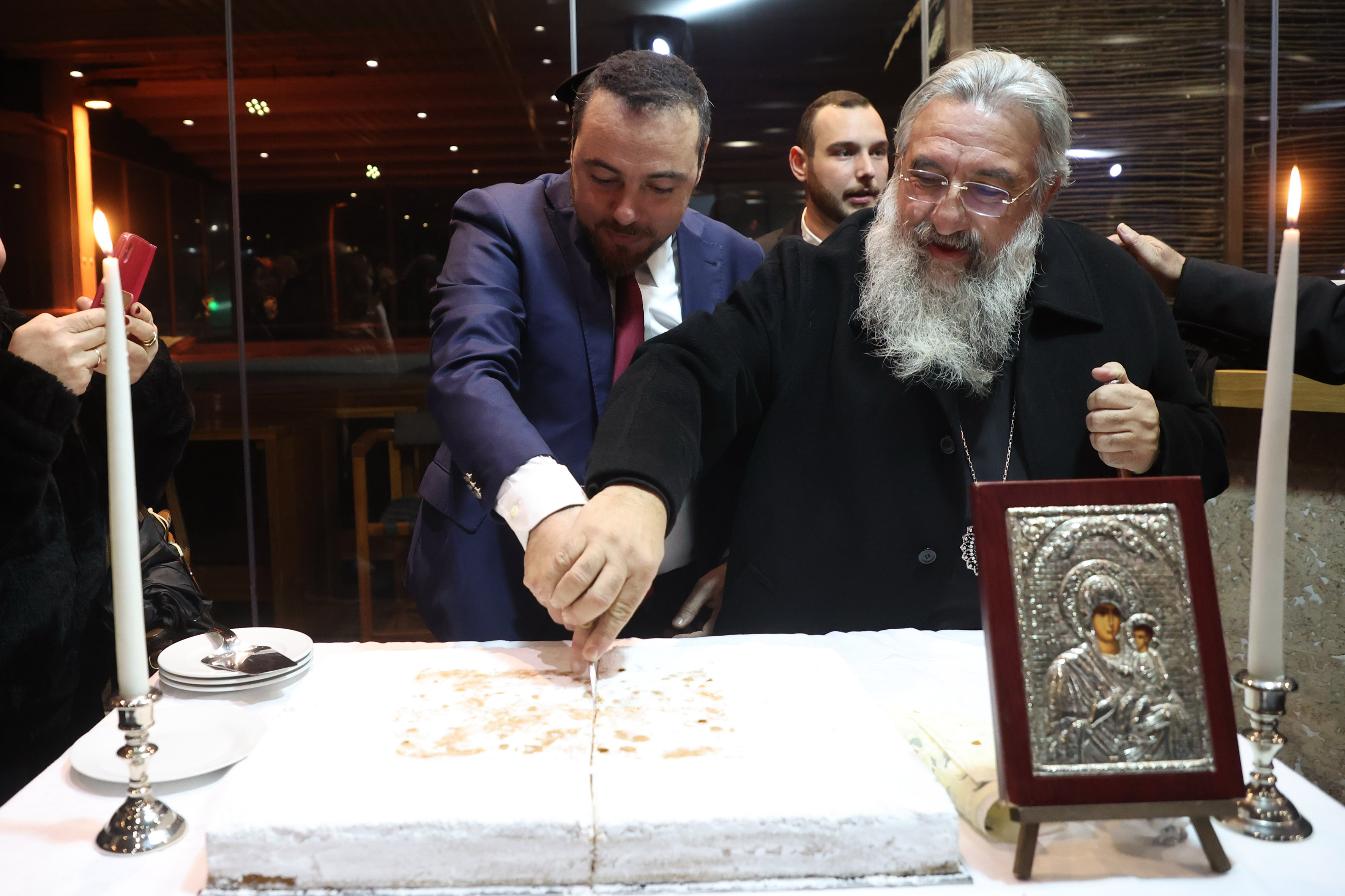 Παρασύρης Βασιλόπιτα Αρχιεπίσκοπος Ευγένιος ΠΑΣΟΚ