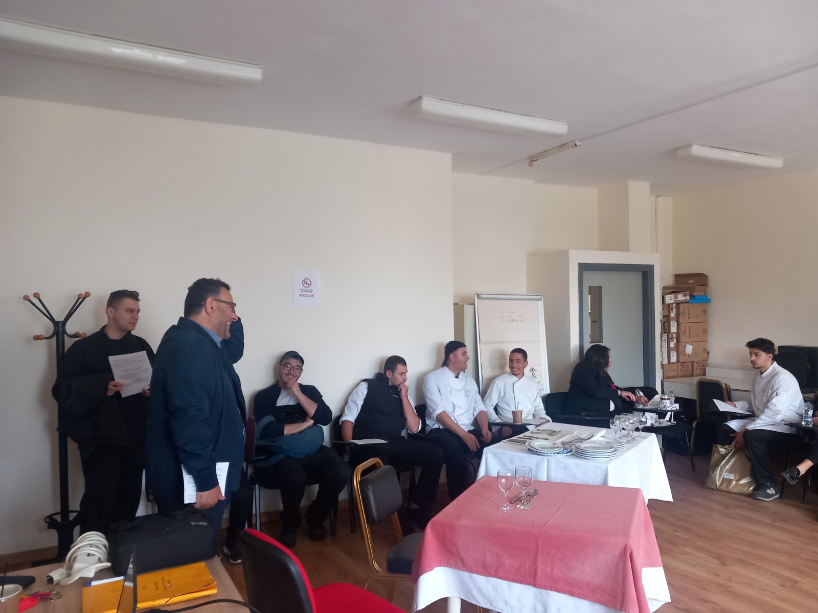 Περιοδεία κλιμακίου του ΚΚΕ στη ΣΑΕΚ Τουρισμού στο Ηράκλειο