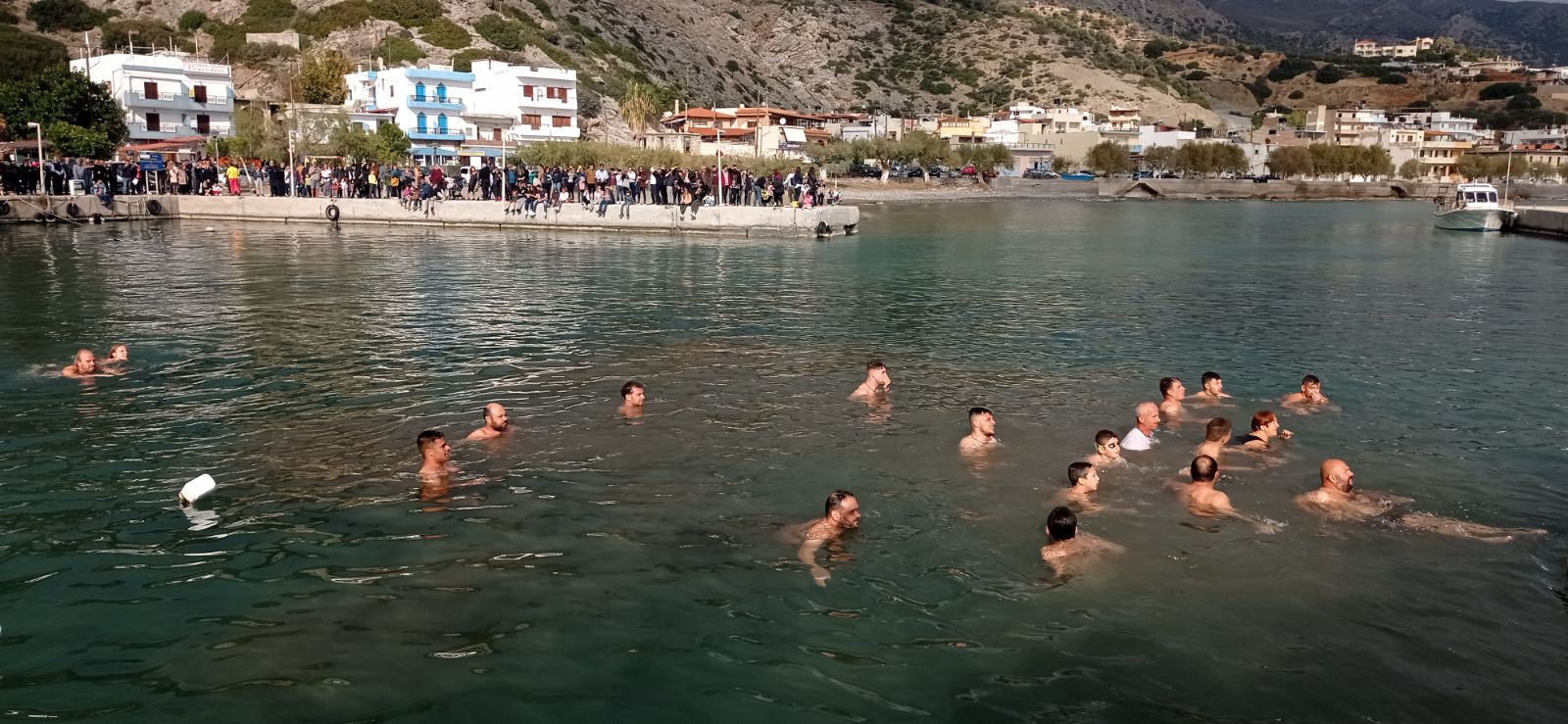 Με λαμπρότητα η τελετή καθαγιασμού των υδάτων στο Δήμο Μινώα Πεδιάδας