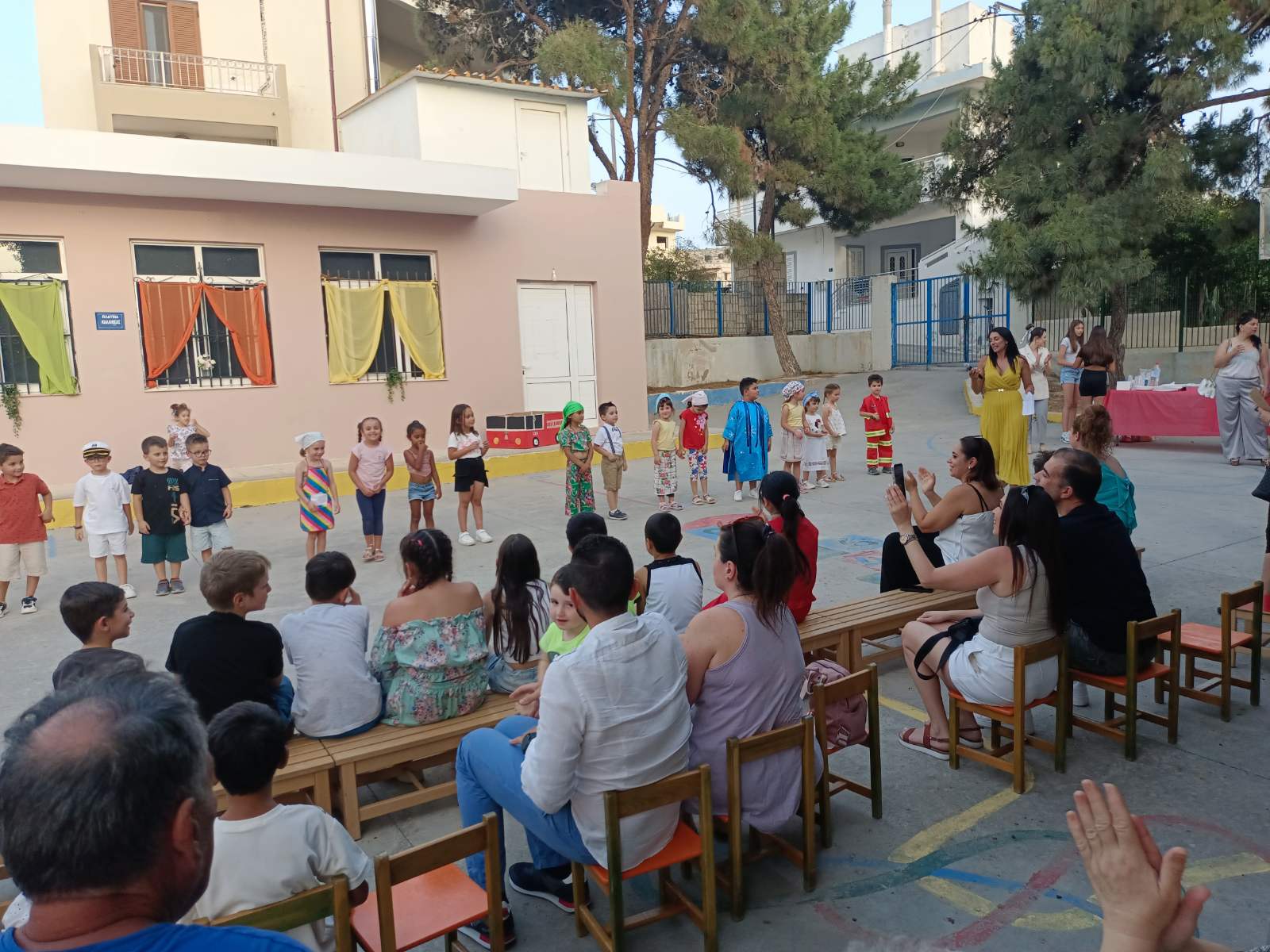 Τα παιδιά στέλνουν μήνυμα στους μεγάλους για την προστασία του νερού και όχι στην κατασπατάληση του.