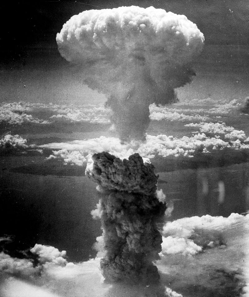 Το πυρηνικό μανιτάρι ύψους 18 χιλιομέτρων που σχηματίστηκε από την έκρηξη στο Ναγκασάκι