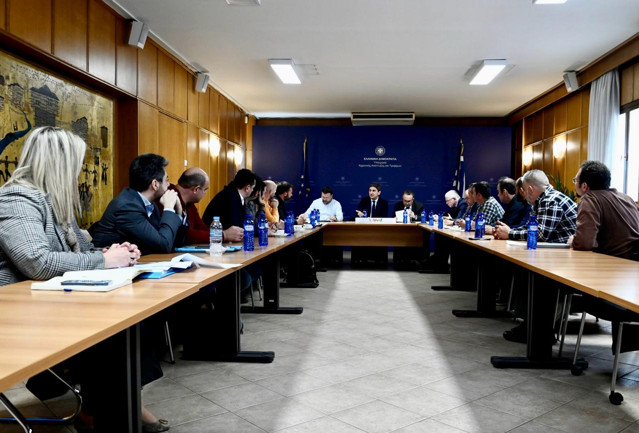 Αυγενάκης μετά από τρίωρη σύσκεψη για το μέλι: Ούτε ρούπι πίσω στους ελέγχους 