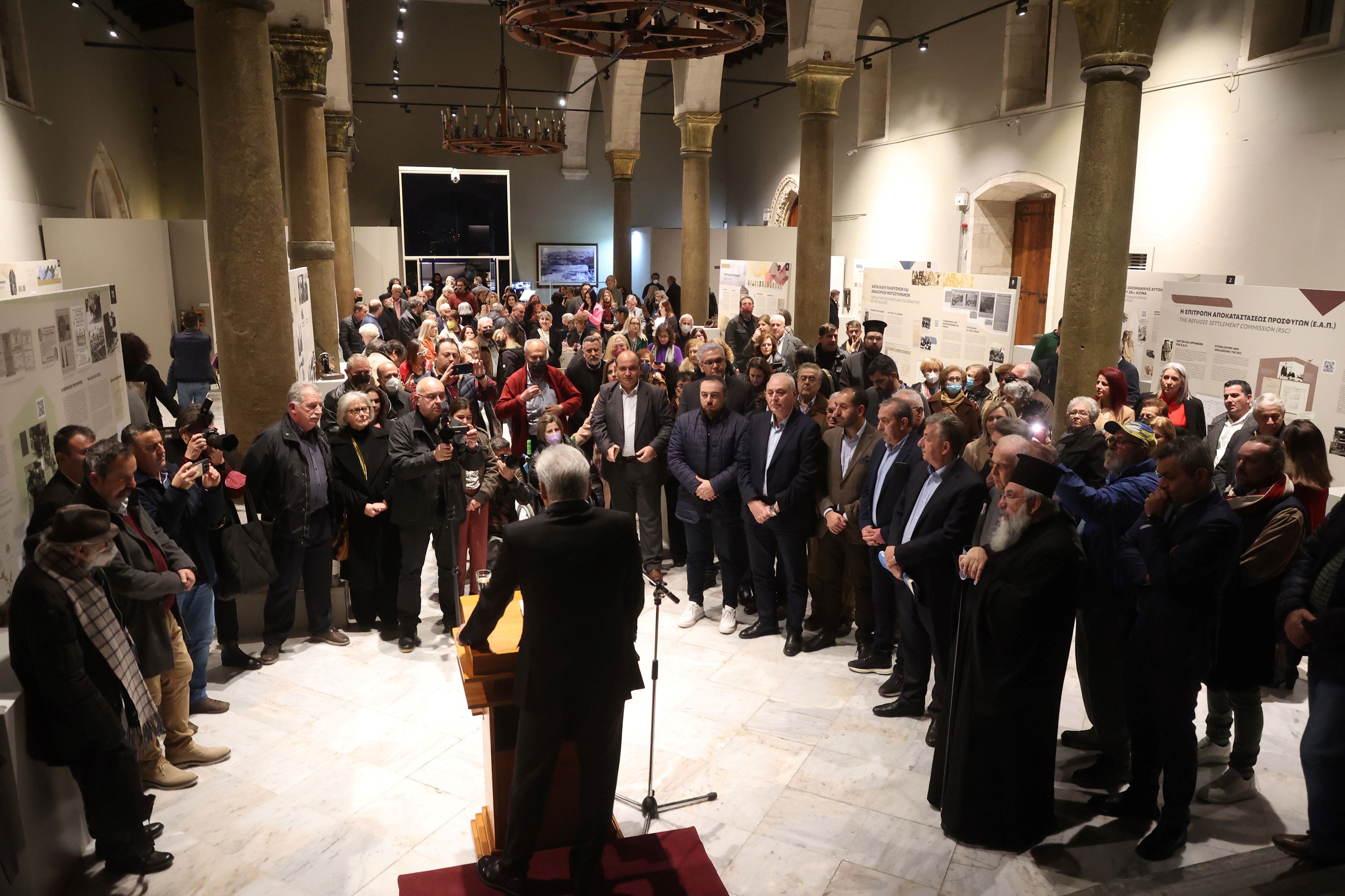 Πλήθος κόσμου και συγκίνηση στα εγκαίνια της έκθεση "Πρόσφυγες στην Κρήτη μετά την Μικρασιατική καταστροφή". Μια έκθεση "πόλος έλξης"