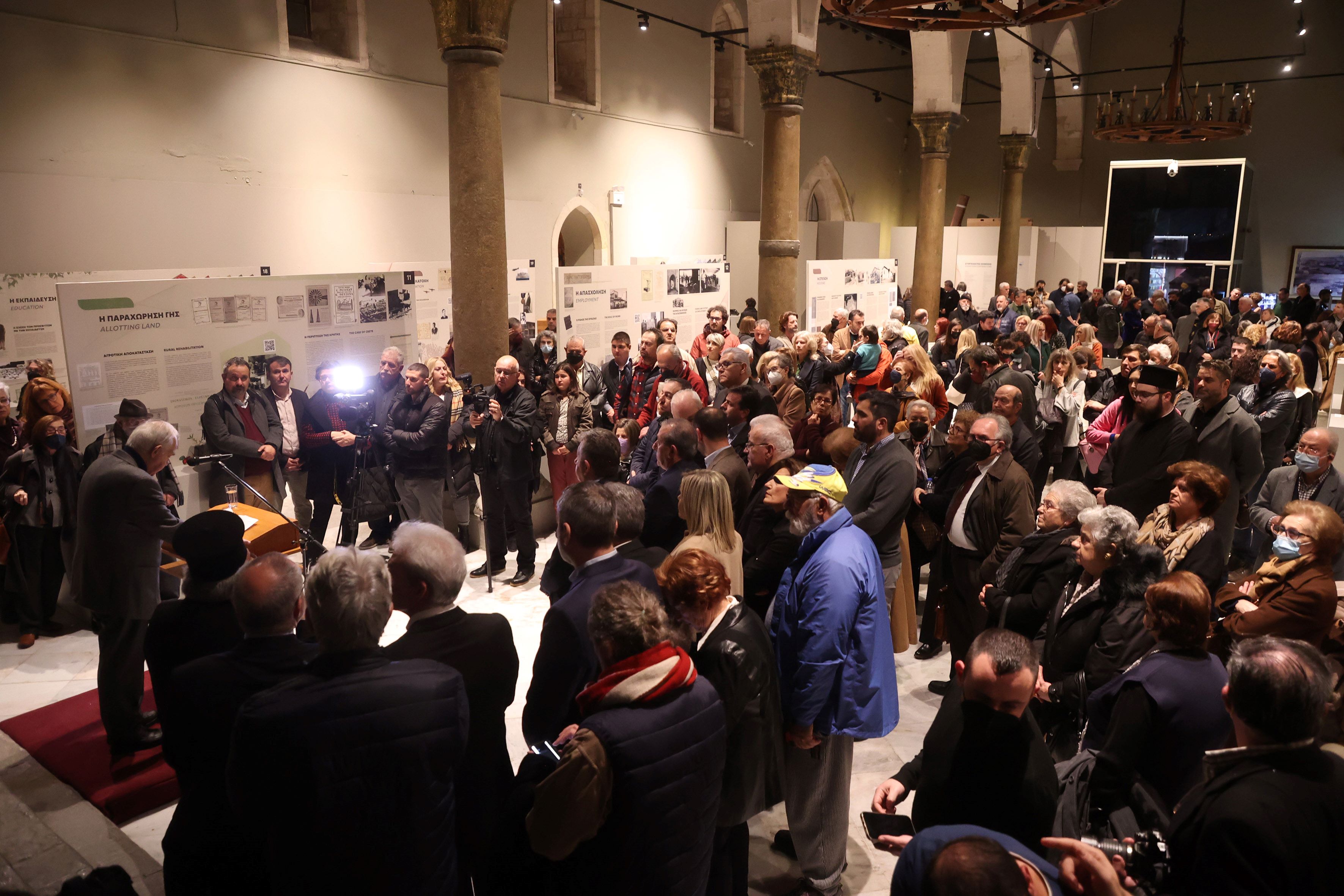 Πλήθος κόσμου και συγκίνηση στα εγκαίνια της έκθεση "Πρόσφυγες στην Κρήτη μετά την Μικρασιατική καταστροφή". Μια έκθεση "πόλος έλξης"