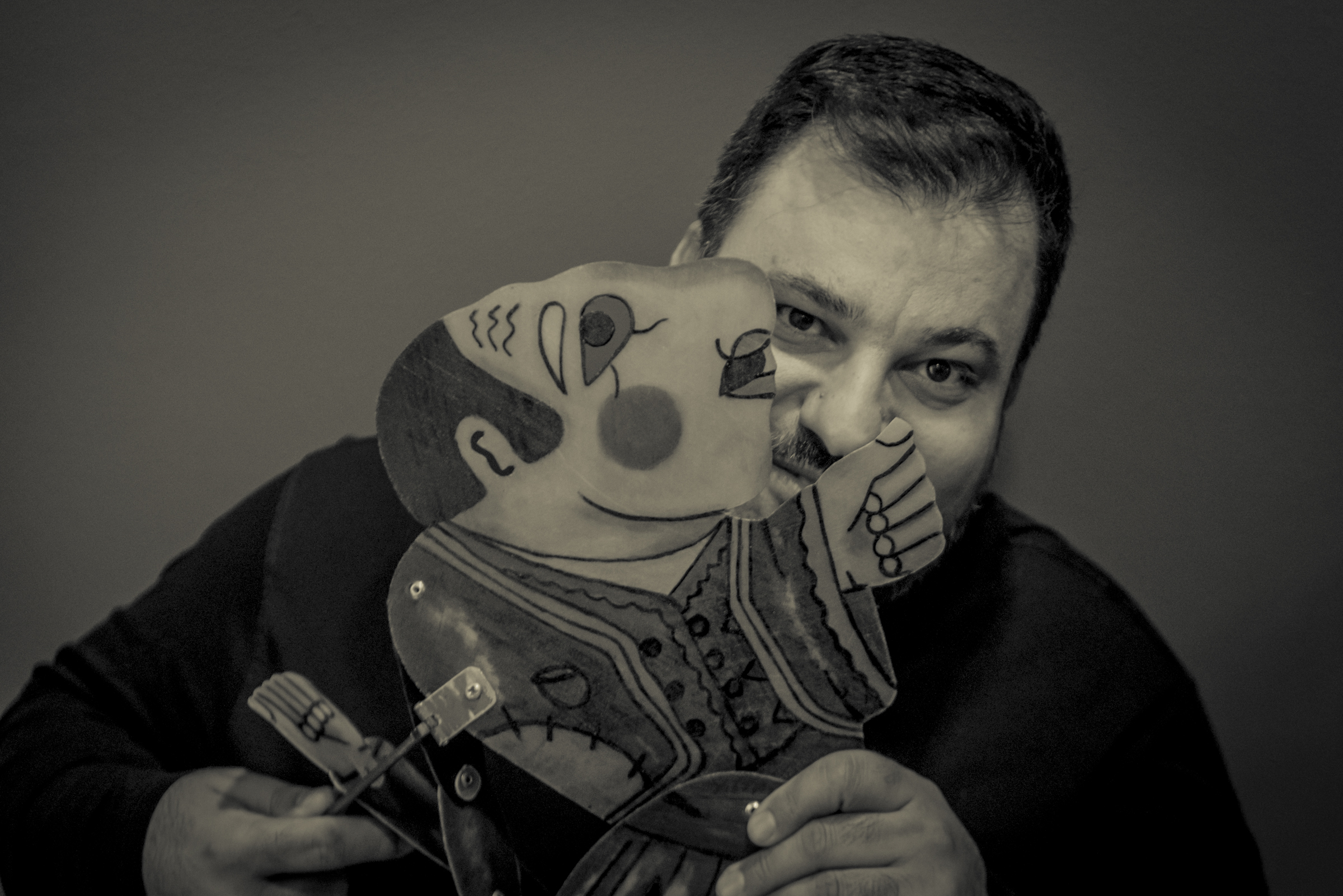 Ο καραγκιοζοπαίχτης Χρήστος Στανίσης