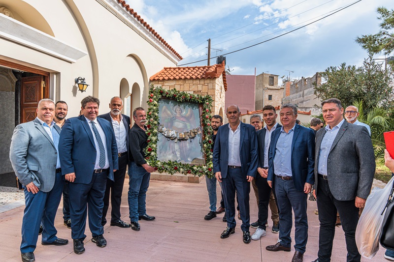 Με λαμπρότητα τίμησαν και φέτος τον προστάτη τους Μιχαήλ Αρχάγγελο, οι κρεοπώλες του Ν. Ηρακλείου 