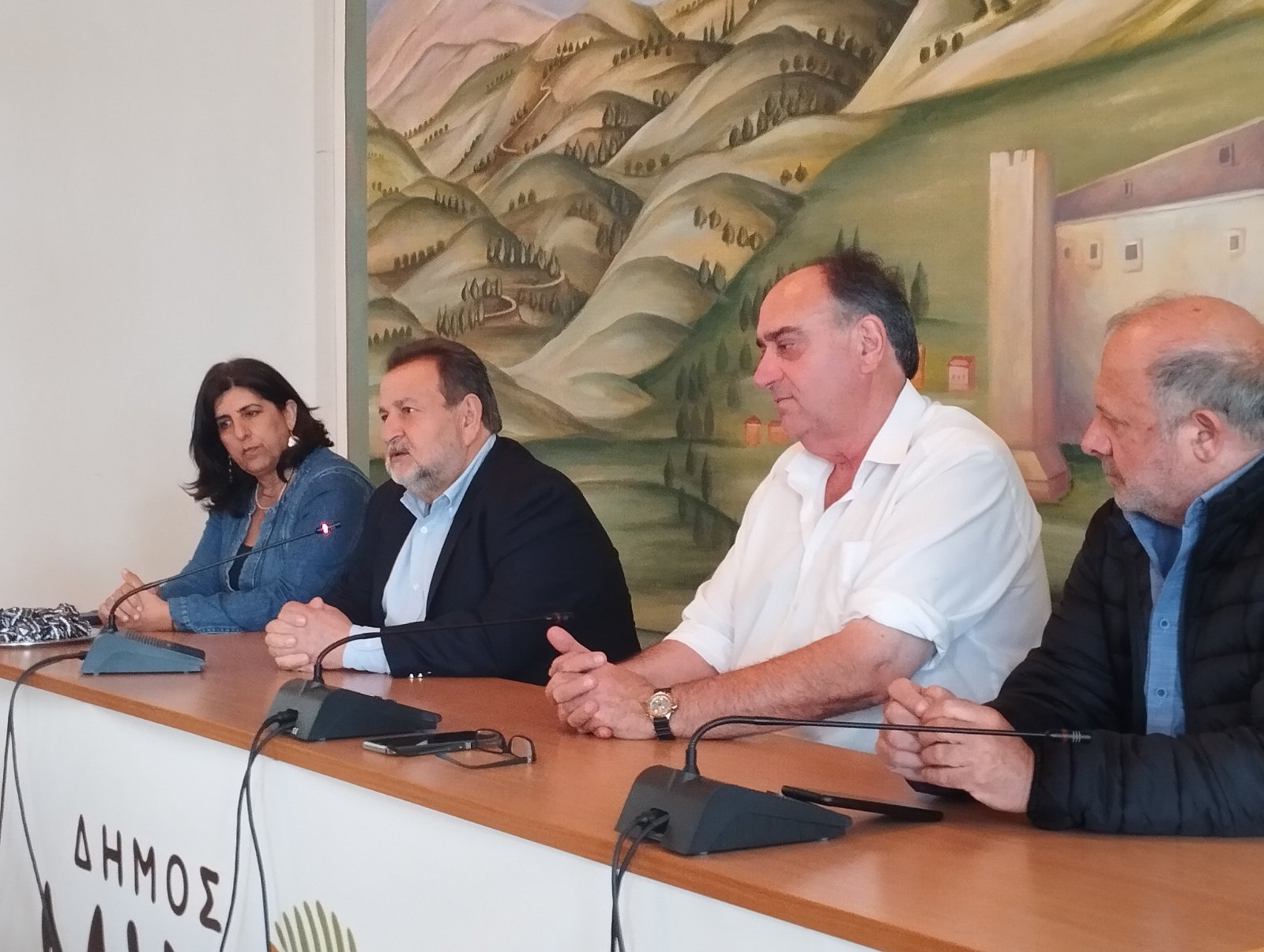 Τα παιδιά που διακρίθηκαν σε διαγωνισμούς εκπαιδευτικής ρομποτικής βράβευσε ο Δήμαρχος Μινώα Πεδιάδας