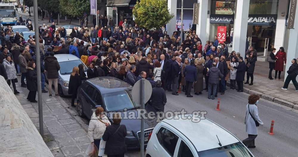  Λαμία: Διαμαρτυρήθηκαν με κλείσιμο καταστημάτων/γραφείων για το φορολογικό