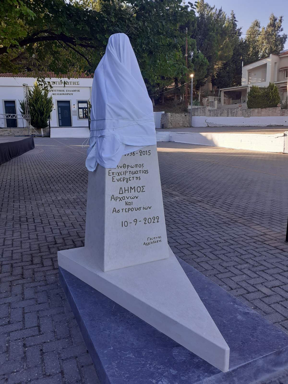 προτομή Μιλτιάδη Καράτζη