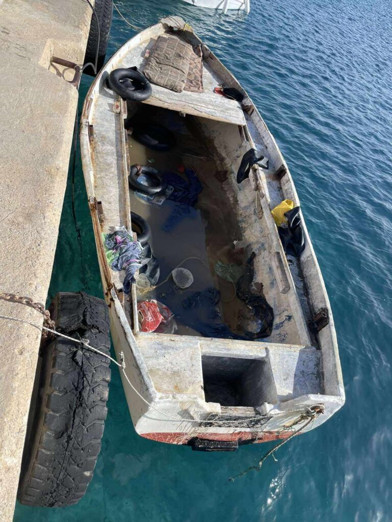 Εικοσιένας μετανάστες εντοπίστηκαν σε παραλία της Γαύδου