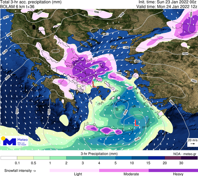 Γράφημα 2: Ο εκτιμώμενος αθροιστικός υετός 3ώρου σε μορφή χιονιού με μωβ αποχρώσεις και σε μορφή βροχής με πράσινες και μπλε αποχρώσεις μεταξύ 11:00-14:00 της Δευτέρας 24/01 απο το προγνωστικό μοντέλο του Εθνικού Αστεροσκοπείου Αθηνών / meteo.gr. Οι γκρίζες γραμμές απεικονίζουν την ατμοσφαρική πίεση στη μέση στάθμη της θάλασσας και τα λευκά βέλη την διεύθυνση του ανέμου στις 14:00 της Δευτέρας 24/01.