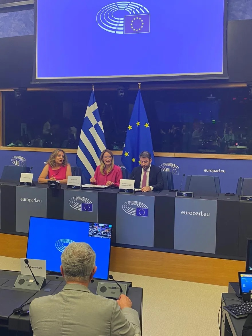 αιθουσα παπανδρέου