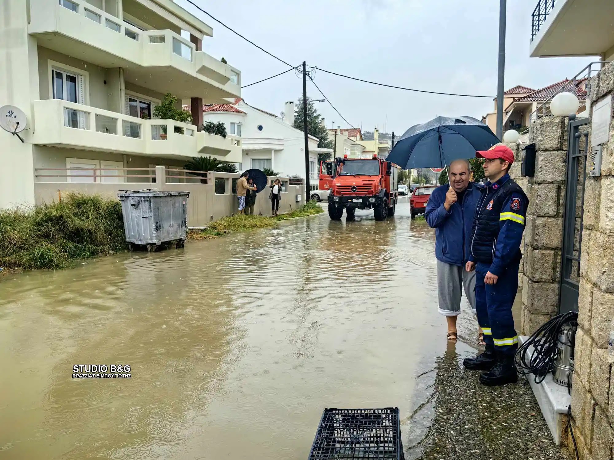  Πλημμύρισαν σπίτια και υπόγεια στο Ναύπλιο - Εγκλωβισμένοι κάτοικοι στα σπίτια τους (βίντεο) 