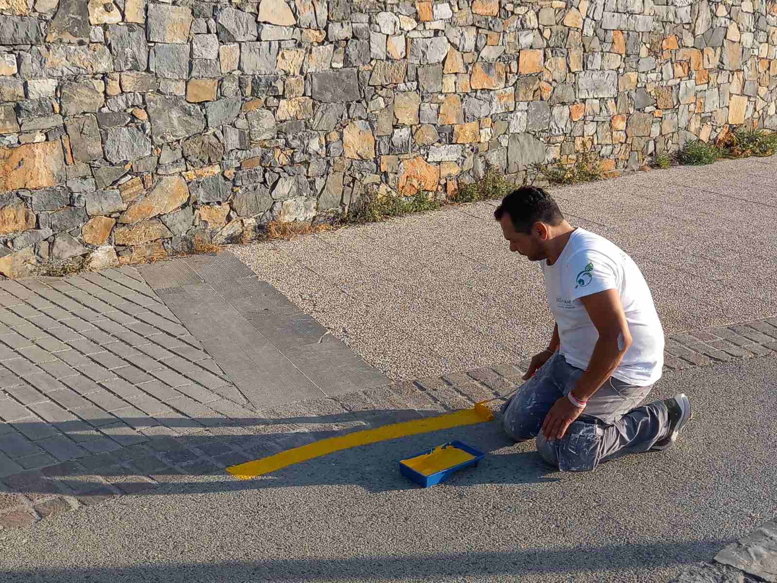 Νέα διαγράμμιση και σήμανση στον ποδηλατόδρομο της Παραλιακής