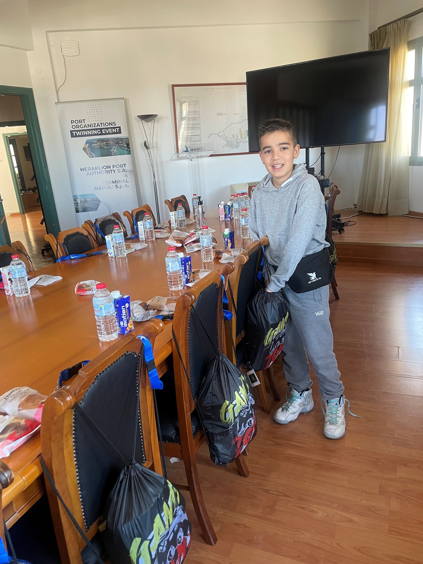 Λιμάνι Ηρακλείου παιδια sos