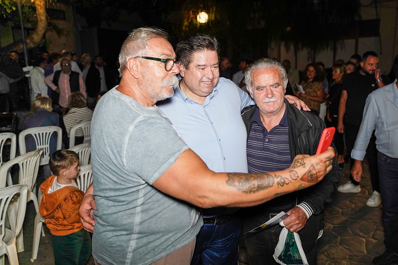 Κατάμεστες οι πλατείες σε Άγιο Σύλλα, Άγιο Βλάση και Σκαλάνι για τον Μιχάλη Καραμαλάκη