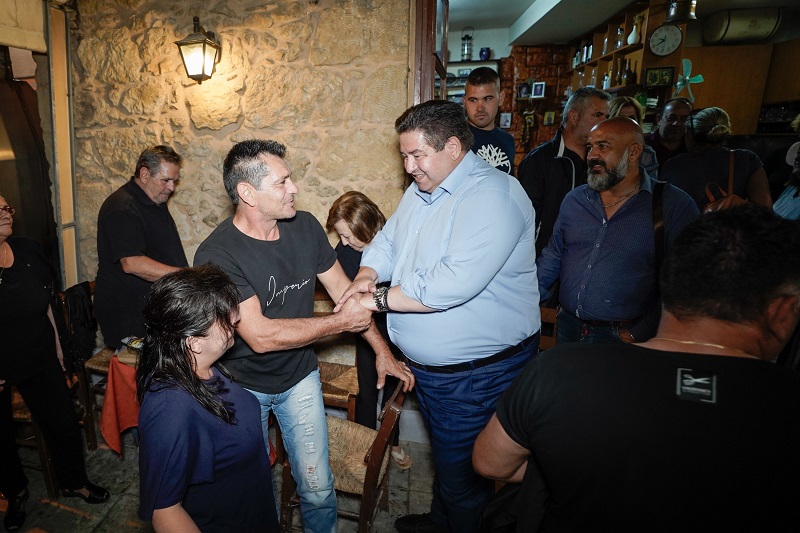 Κατάμεστες οι πλατείες σε Άγιο Σύλλα, Άγιο Βλάση και Σκαλάνι για τον Μιχάλη Καραμαλάκη