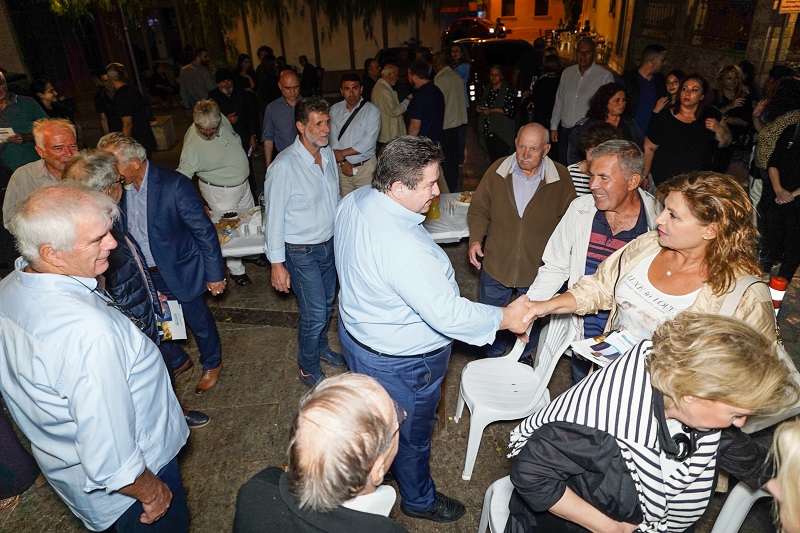 Κατάμεστες οι πλατείες σε Άγιο Σύλλα, Άγιο Βλάση και Σκαλάνι για τον Μιχάλη Καραμαλάκη