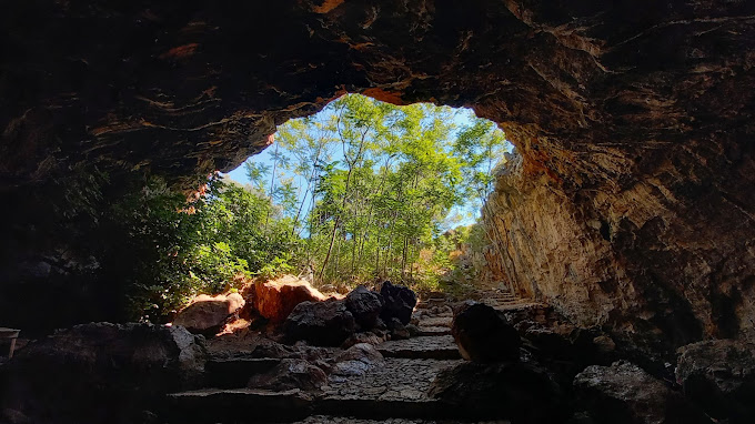σπήλαια