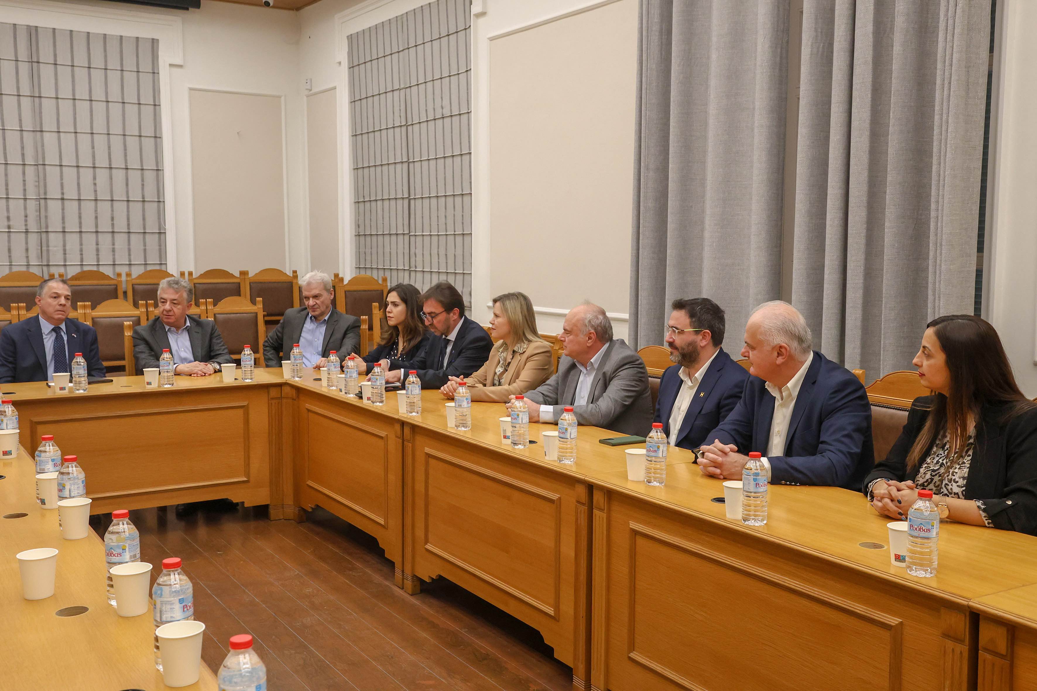 Συνάντηση εργασίας στην Περιφέρεια Κρήτης με το ΔΣ της Παγκόσμιας Διακοινοβουλευτικής Ένωσης Ελληνισμού