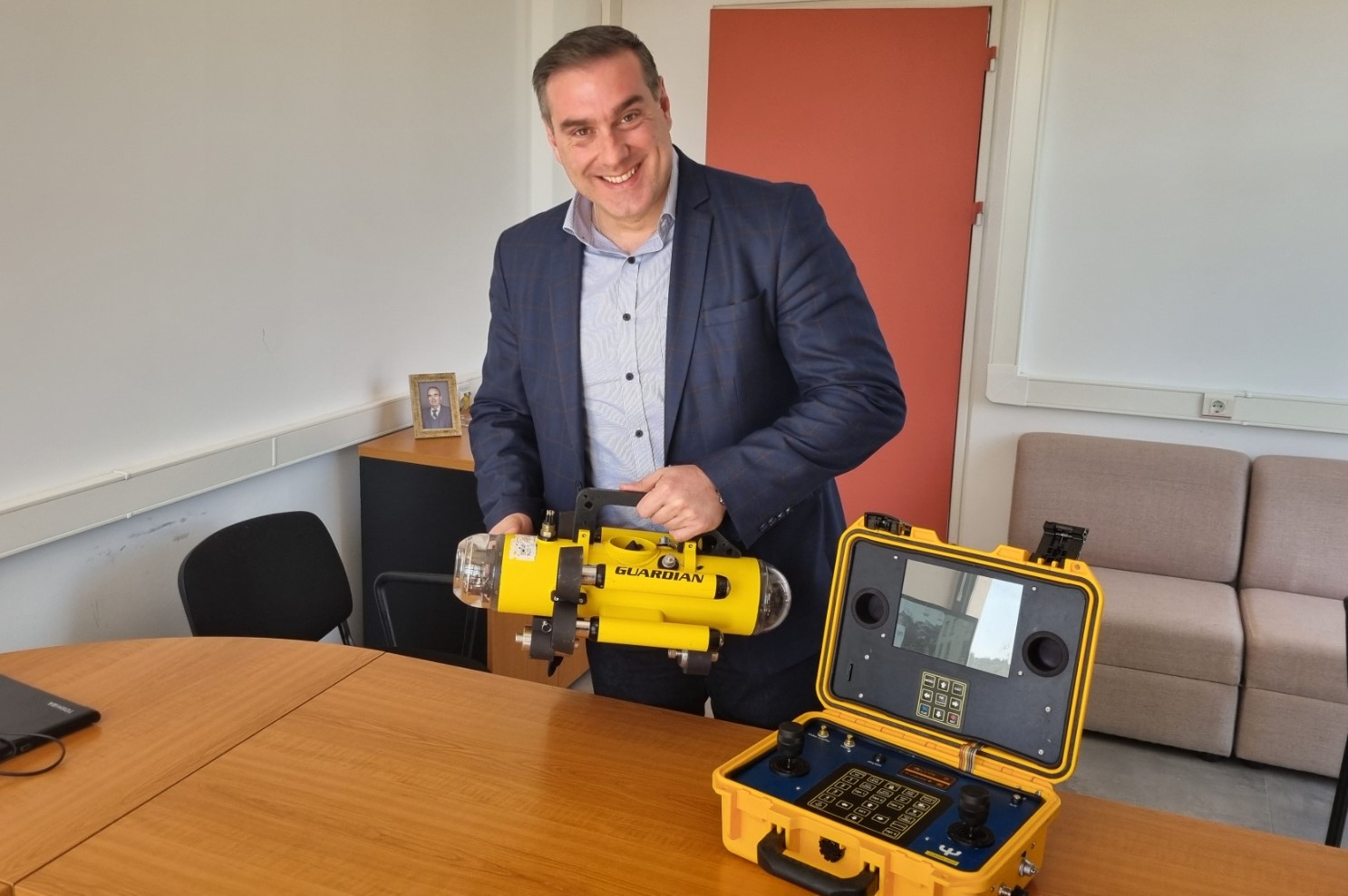 Ο Αντιπεριφερειάρχης Διασύνδεσης με Ερευνητικά και Ακαδημαϊκά Ιδρύματα στο Εργαστήριο Παράκτιας & Θαλάσσιας Έρευνας του ΙΤΕ