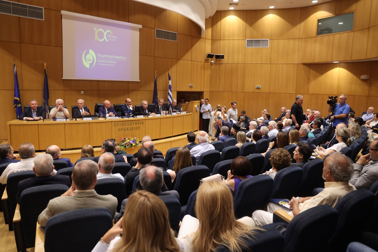 Αρναουτάκης: "Πυλώνας ανάπτυξης και προόδου για την Κρήτη το Επιμελητήριο Ηρακλείου - Η Περιφέρεια στηρίζει την τοπική επιχειρηματικότητα"