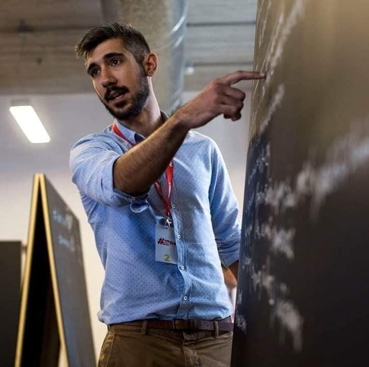 Μανώλης Μπεζιρτζόγλου