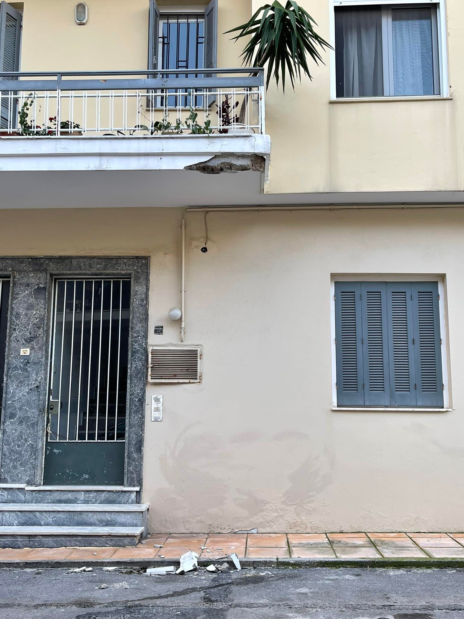 ΙΩΝΙΑΣ ΚΑΘΕΤΟΣ ΔΡΟΜΟΣ