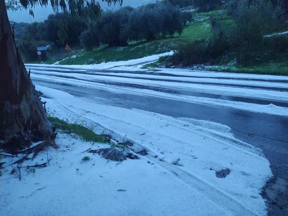 Χαλαζόπτωση, Έξω Μουλιανά φωτογραφία Nikos Kontolaimakis από Sitia on line