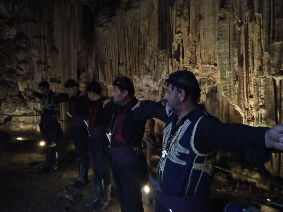 Άνδρες χορευτές στην εκδήλωση