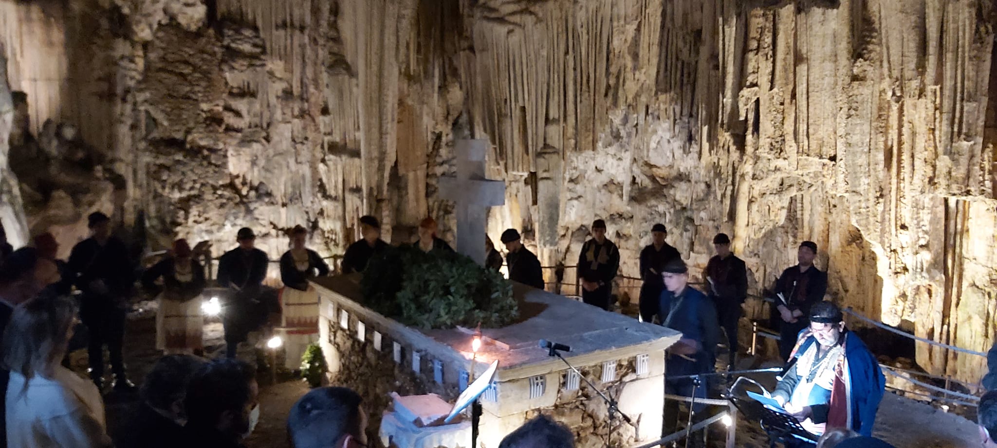 Από την εκδήλωση του ολοκαυτώματος του Σπηλαίου Μελιδονίου