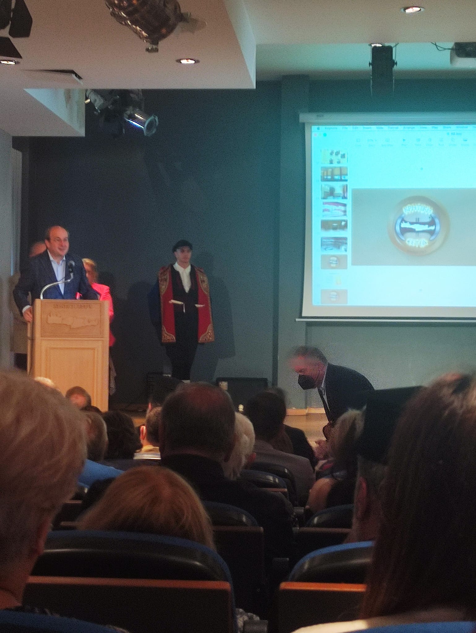 κρητική εστία