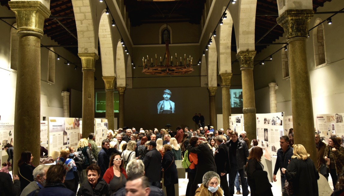 εκθεση προσφυγων