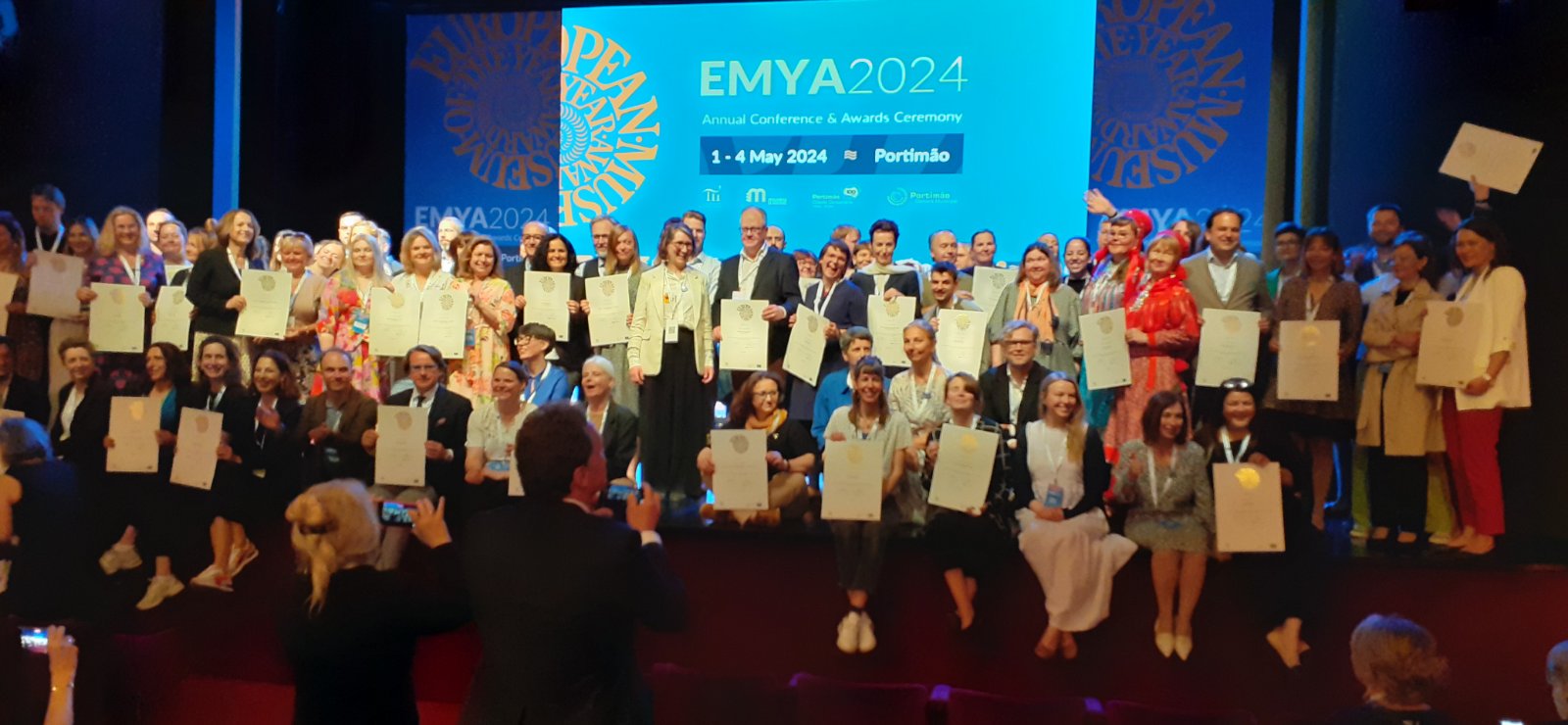 Οι εκπρόσωποι όλων των Μουσείων που συμμετείχαν στον 47ο διαγωνισμό ΕΜΥΑ σε ομαδική φωτογραφία.