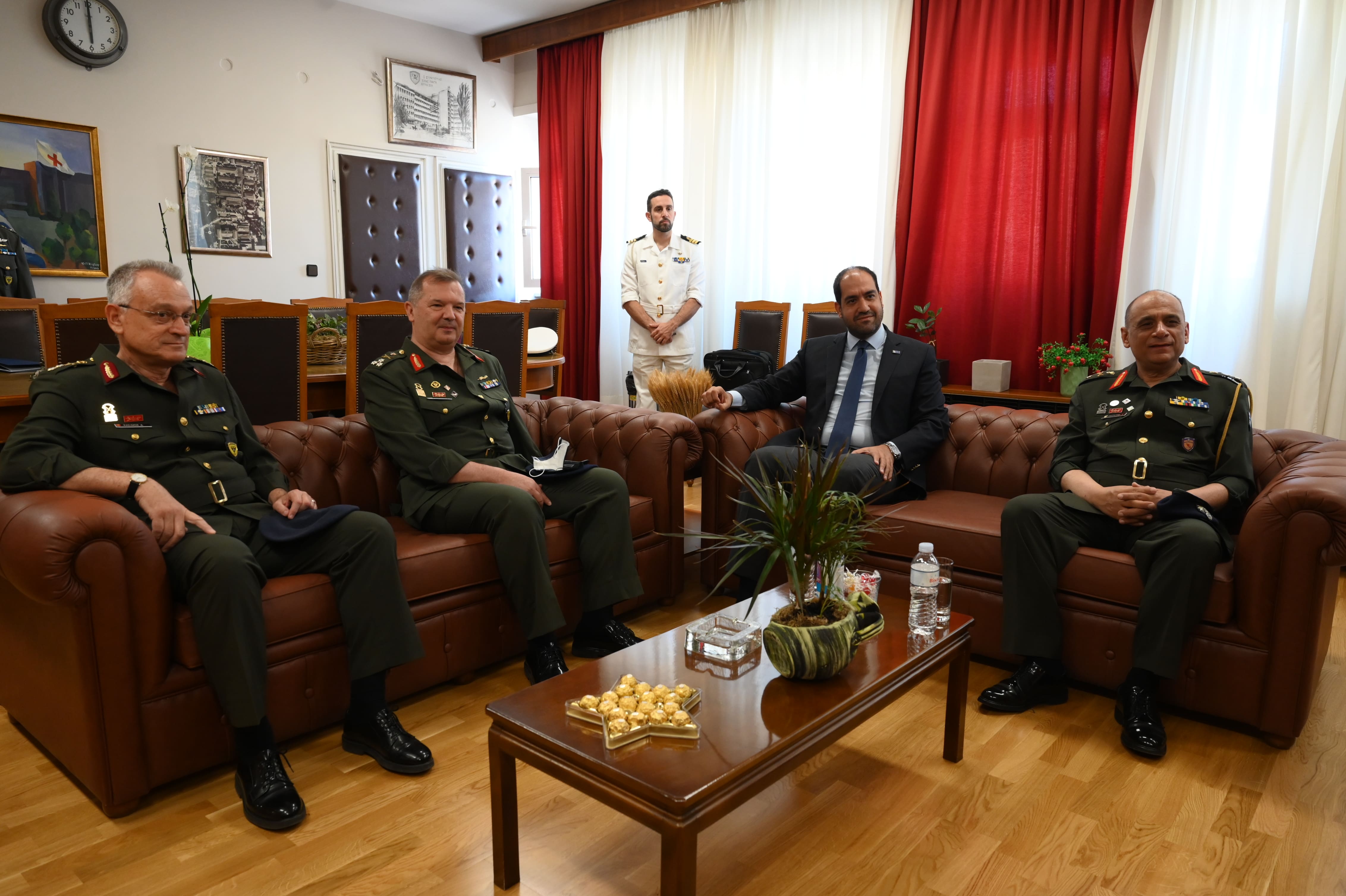  Στο 401 Στρατιωτικό Νοσοκομείο και τη Σχολή Ναυτικών Δοκίμων ο Γιάννης Κεφαλογιάννης