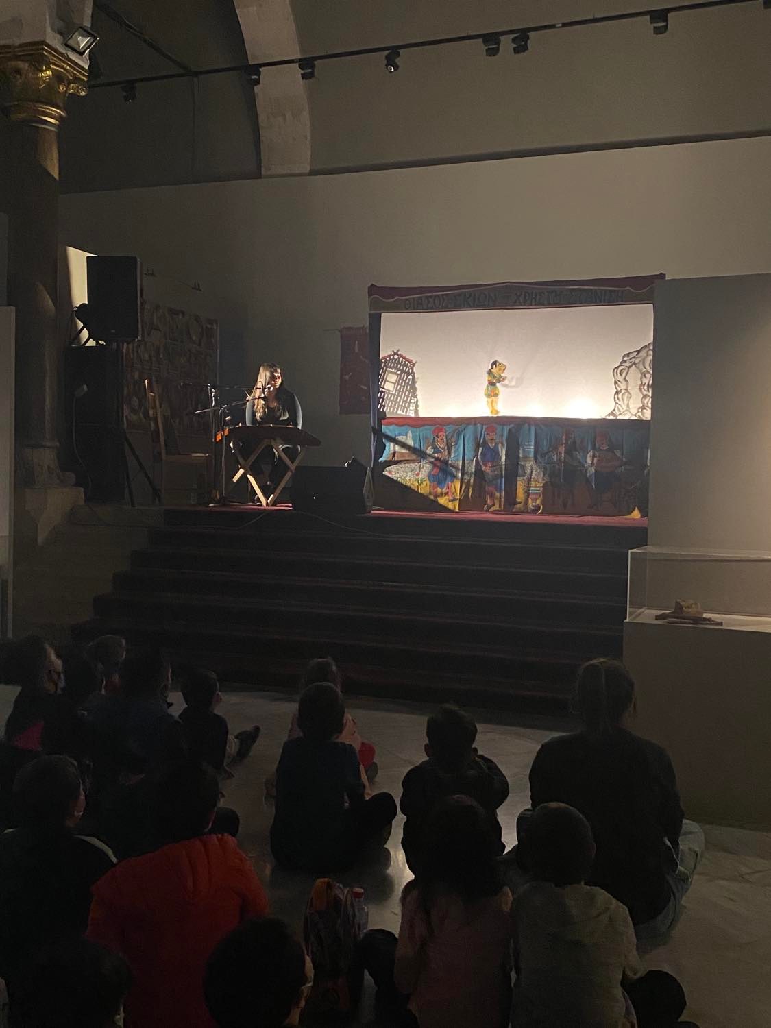 Μια παράσταση του Θεάτρου Σκιών