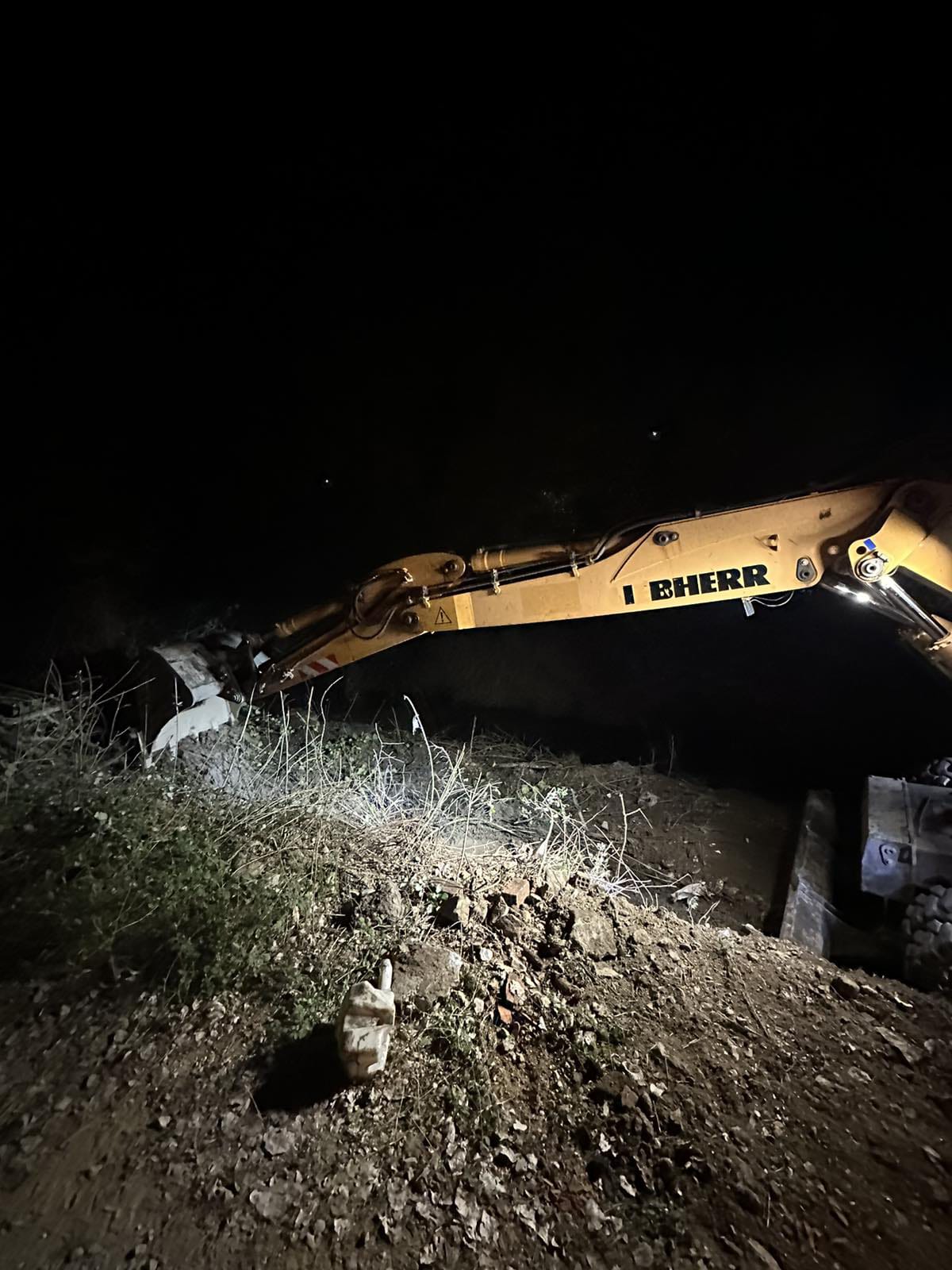 Θεσσαλία: Συνεχίστηκαν κατά τη διάρκεια της νύχτας οι εργασίες καθαρισμού και αποκατάστασης