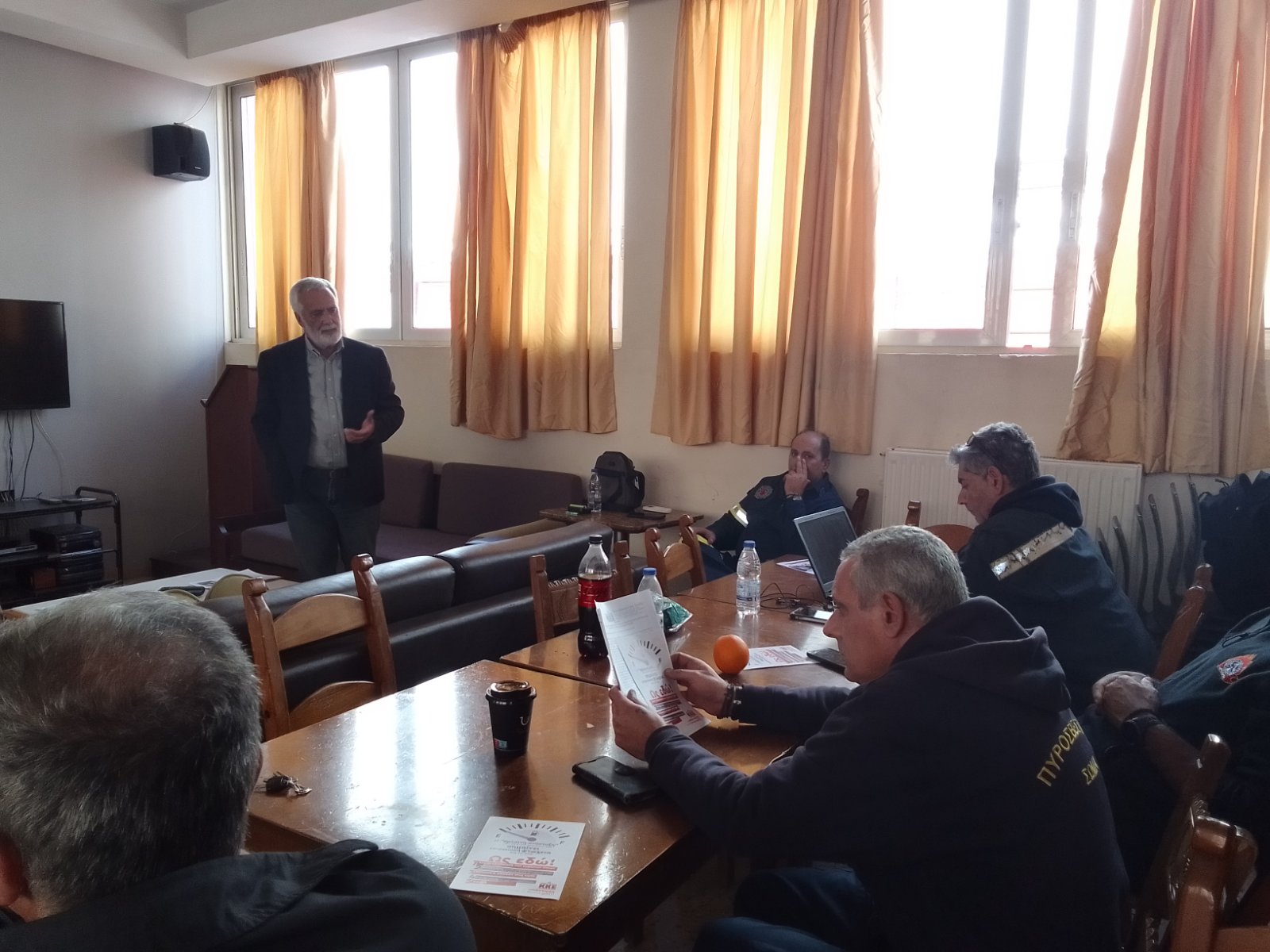 Περιοδεία κλιμακίου της Τ.Ε Χανίων του ΚΚΕ στον 1ο Πυροσβεστικό Σταθμό Χανίων