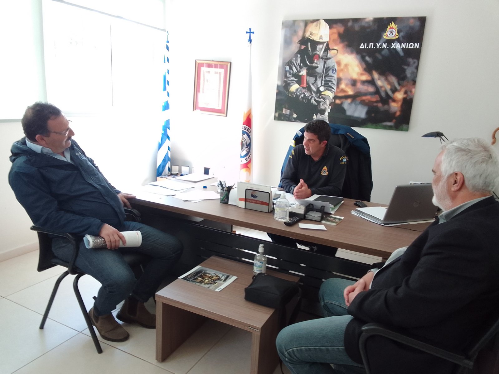 Περιοδεία κλιμακίου της Τ.Ε Χανίων του ΚΚΕ στον 1ο Πυροσβεστικό Σταθμό Χανίων