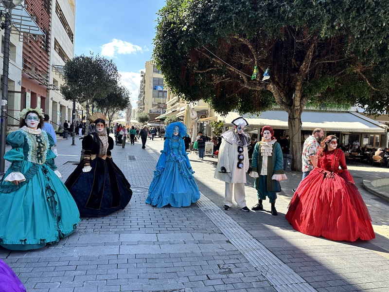 Σε αποκριάτικους ρυθμούς την Τσικνοπέμπτη το Ηράκλειo - Φωτογραφίες