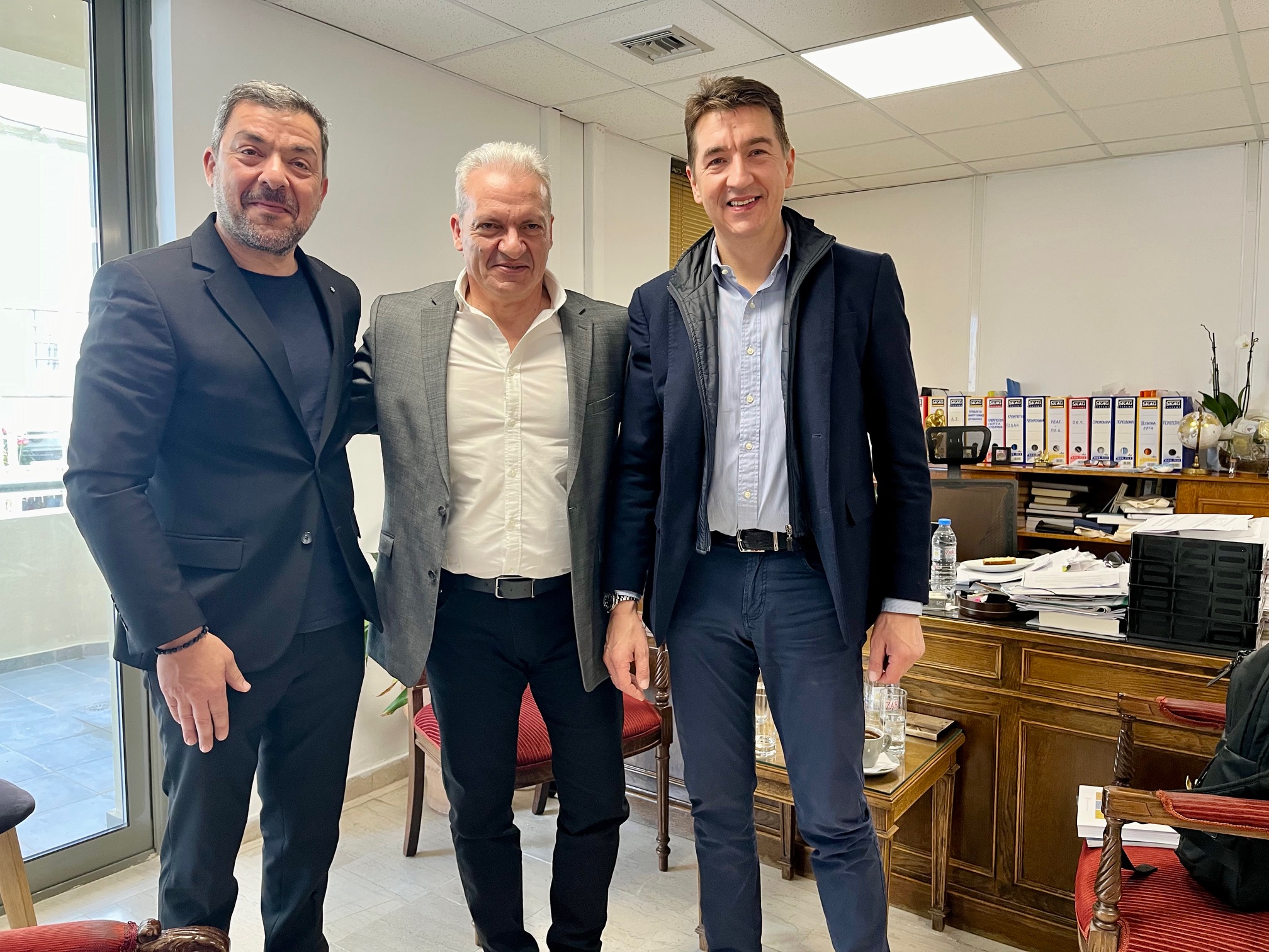 Συνάντηση του Δημάρχου Ηρακλείου με τον Πρέσβη της Σερβίας στην Ελλάδα