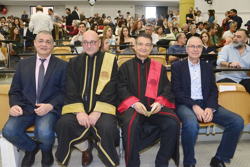 Πήραν τα πτυχία τους οι νέοι γιατροί και διδάκτορες της Ιατρικής Σχολής Κρήτης
