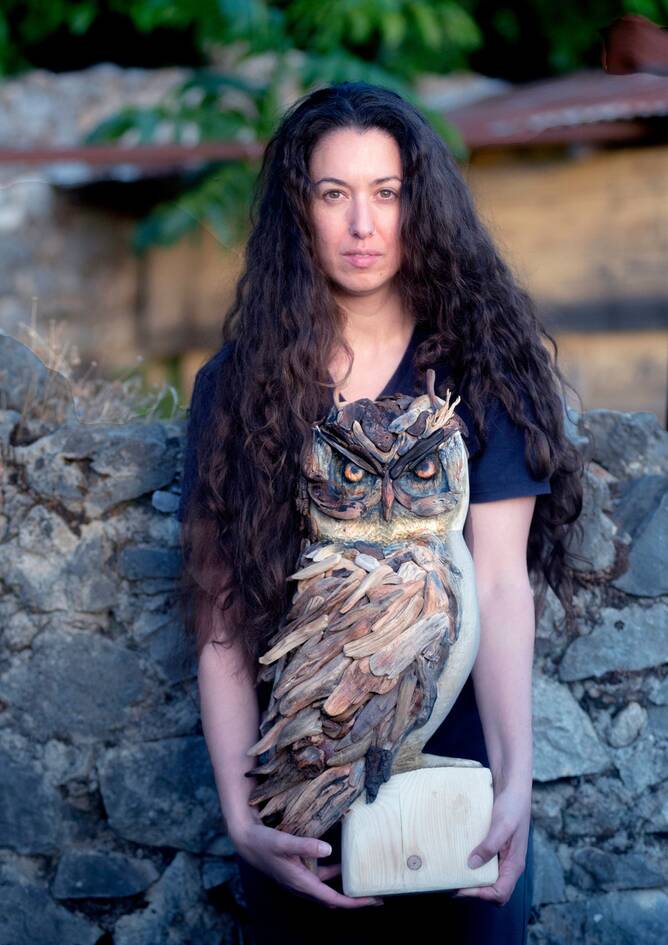 Κρατώντας την σοφή Κουκουβάγια