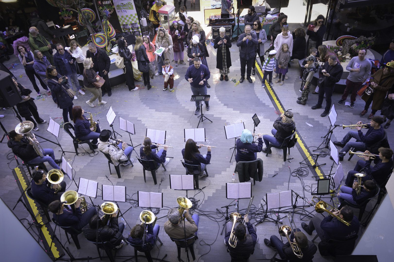  "Πλήθος κόσμου στο εμπορικό Τalos τις απόκριες!