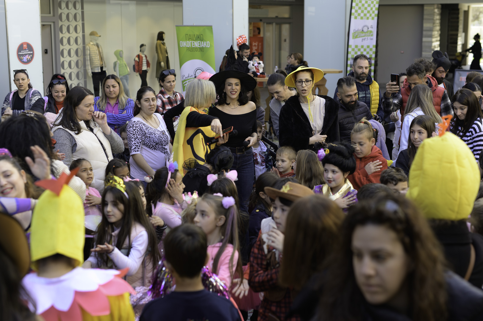  "Πλήθος κόσμου στο εμπορικό Τalos τις απόκριες!