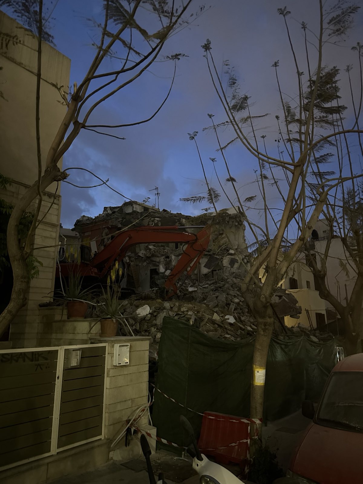 κατεδάφιση Ακαδημίας